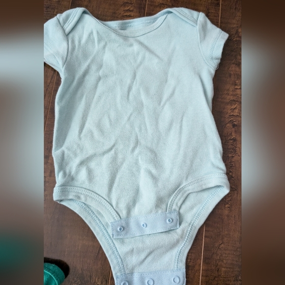 Bundle of 6 onesies - Picture 8 of 9